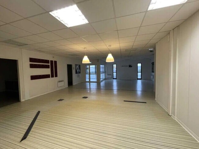 Plus de détails pour Bureau à vendre