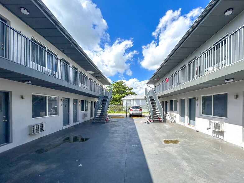 734 NW 80th St, Miami, FL à vendre - Photo de l’immeuble – Image 2 sur 15