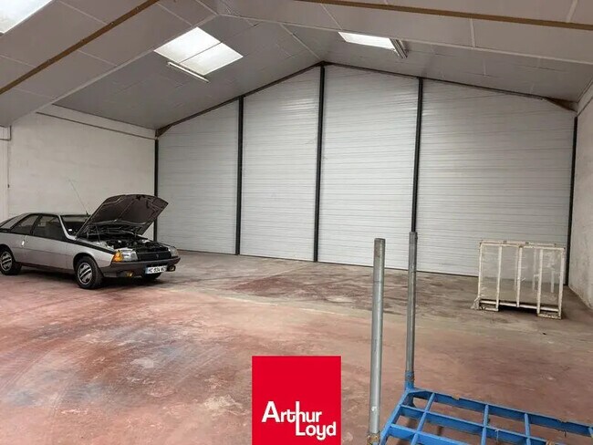 Plus de détails pour Local d’activités à vendre