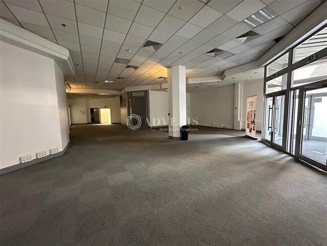 Plus de détails pour 201 Rue De La Piazza, Noisy-le-Grand - Local commercial à louer