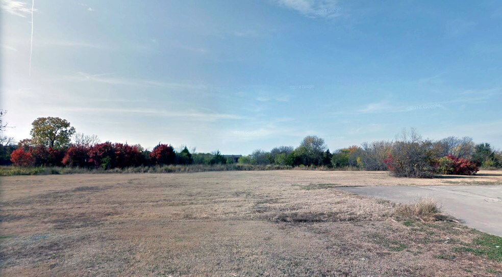 601 E Pioneer Pky, Grand Prairie, TX à louer - Photo de l’immeuble – Image 3 sur 6