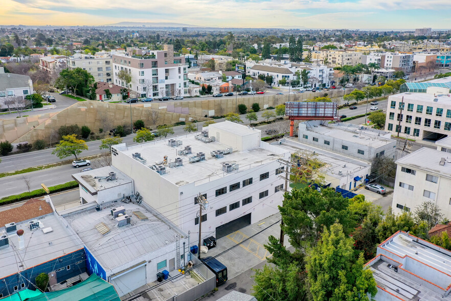 10537 Santa Monica Blvd, Los Angeles, CA à vendre - Photo de l’immeuble – Image 3 sur 22