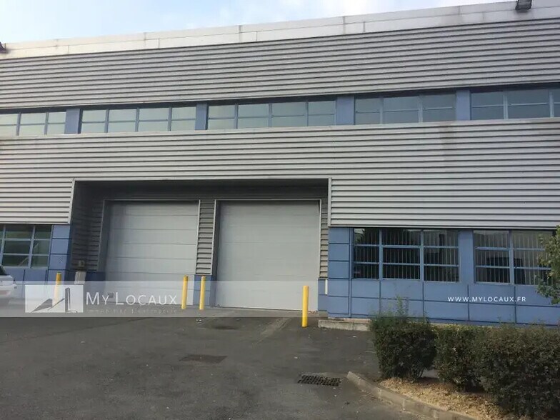 Local d’activités dans La Courneuve à louer - Photo de l’immeuble – Image 3 sur 5