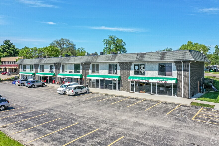 8421 University Ave, Clive, IA à louer - Photo de l’immeuble – Image 1 sur 24