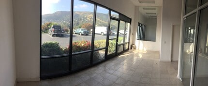 100 N Hill Dr, Brisbane, CA à louer Photo intérieure– Image 2 sur 9