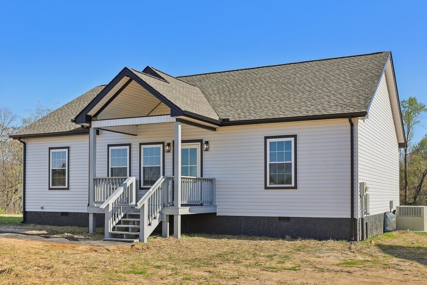 64 Amos Cir, Lafayette, TN à vendre - Photo principale – Image 1 sur 2