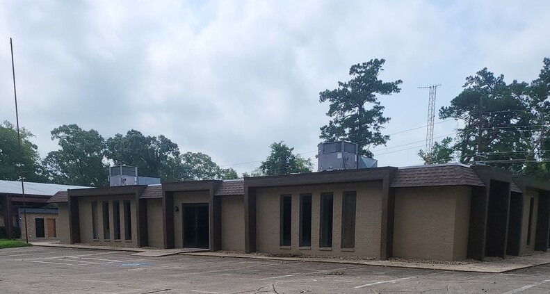 2019B S Henderson Blvd, Kilgore, TX à louer Photo de l’immeuble– Image 1 sur 9