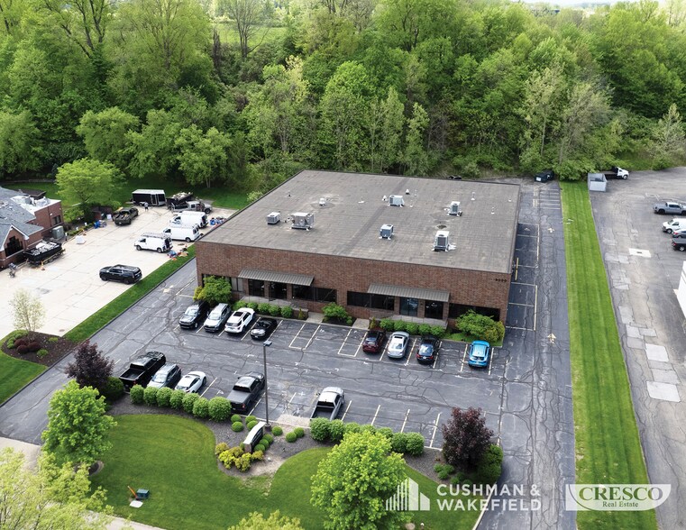 9000 Sweet Valley Dr, Valley View, OH à louer - Photo de l’immeuble – Image 1 sur 4
