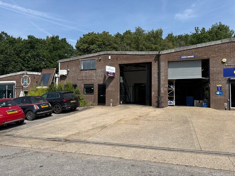 Unit 11 Station Rd, Pulborough à louer - Photo de l’immeuble – Image 2 sur 14