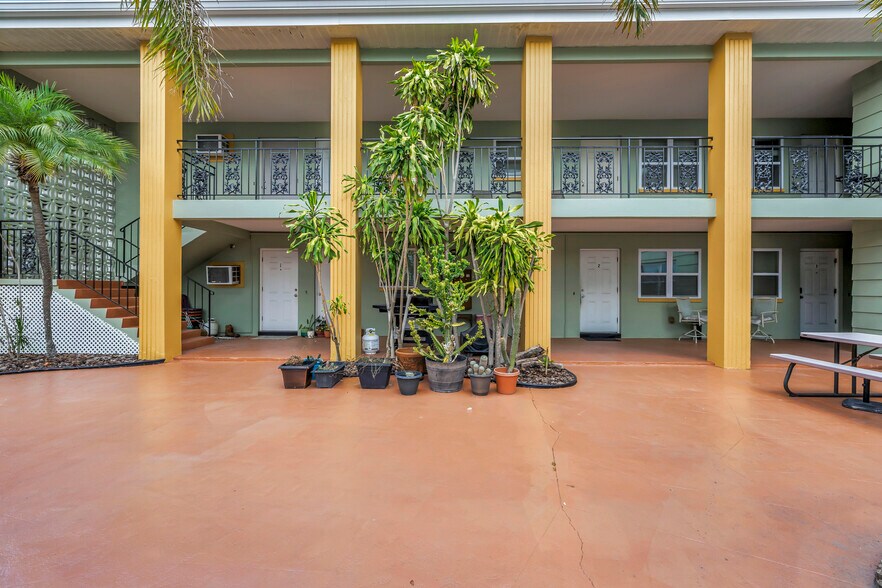 1520 22nd Ave N, Saint Petersburg, FL à vendre - Photo de l’immeuble – Image 3 sur 6