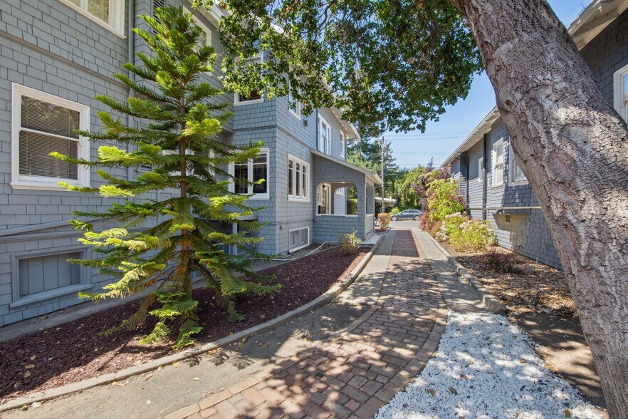 2714 Alcatraz Ave, Berkeley, CA à vendre - Photo de l’immeuble – Image 3 sur 18