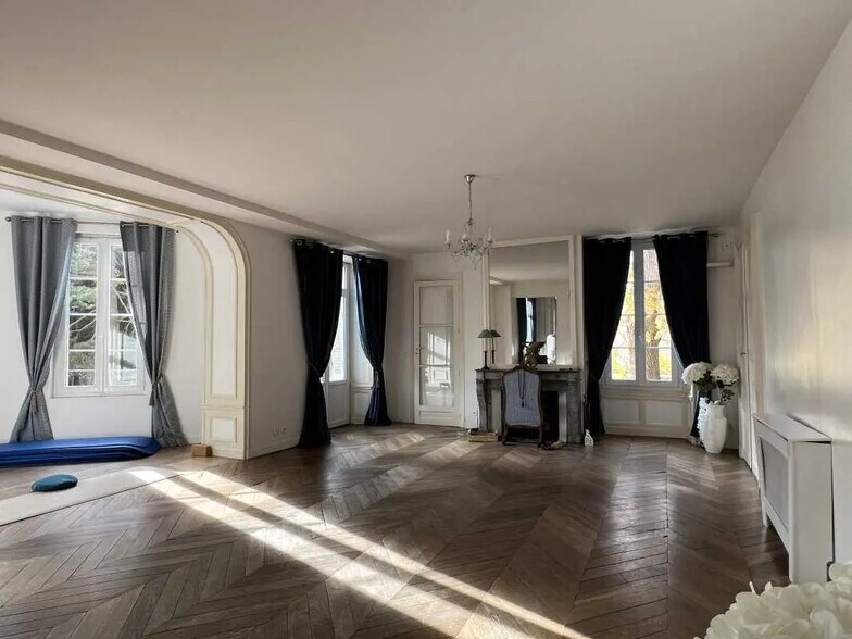 Bureau dans Marcoussis à vendre - Photo de l’immeuble – Image 3 sur 19