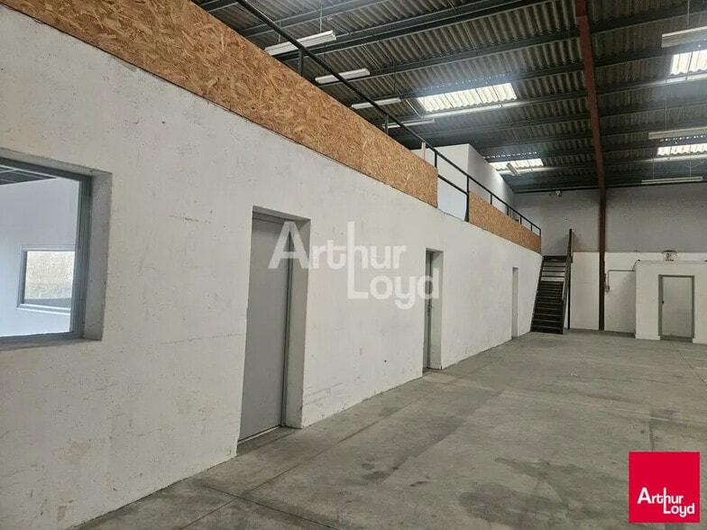 Local d’activités dans Écouflant à louer - Photo intérieure – Image 2 sur 4