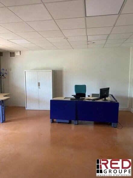Industriel/Logistique dans Gardanne à louer - Photo de l’immeuble – Image 3 sur 5