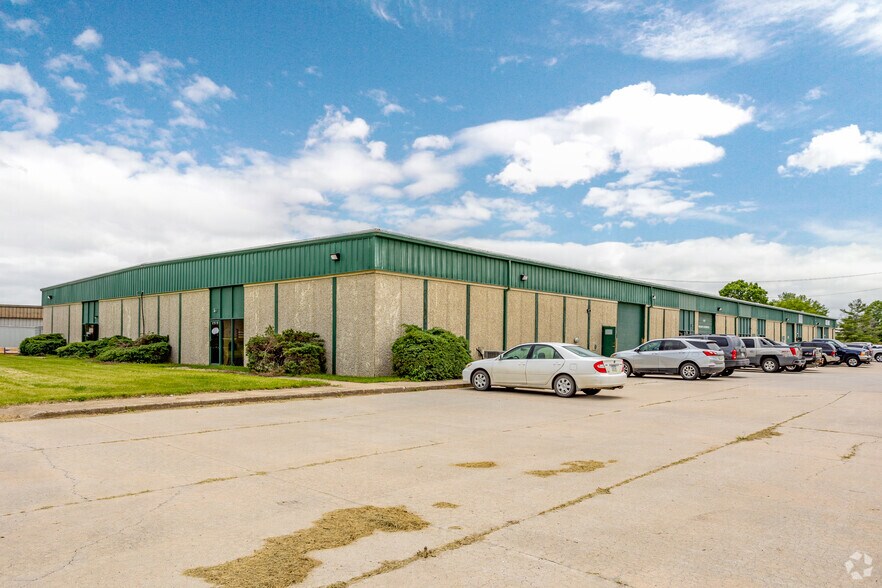 1717-5765 NE 58th Ave, Des Moines, IA à louer - Photo de l’immeuble – Image 2 sur 24