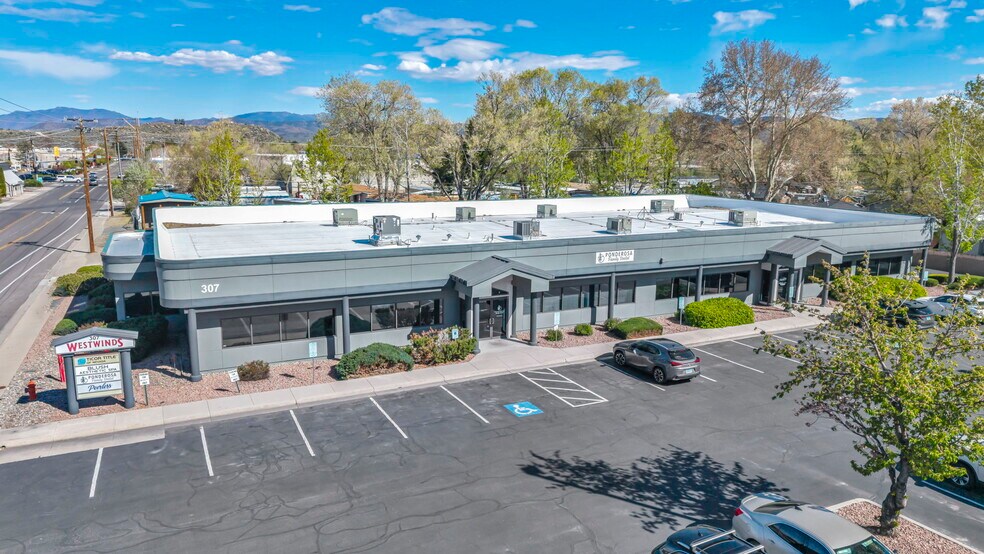 307 W Winnie Ln, Carson City, NV à louer - Photo principale – Image 1 sur 17