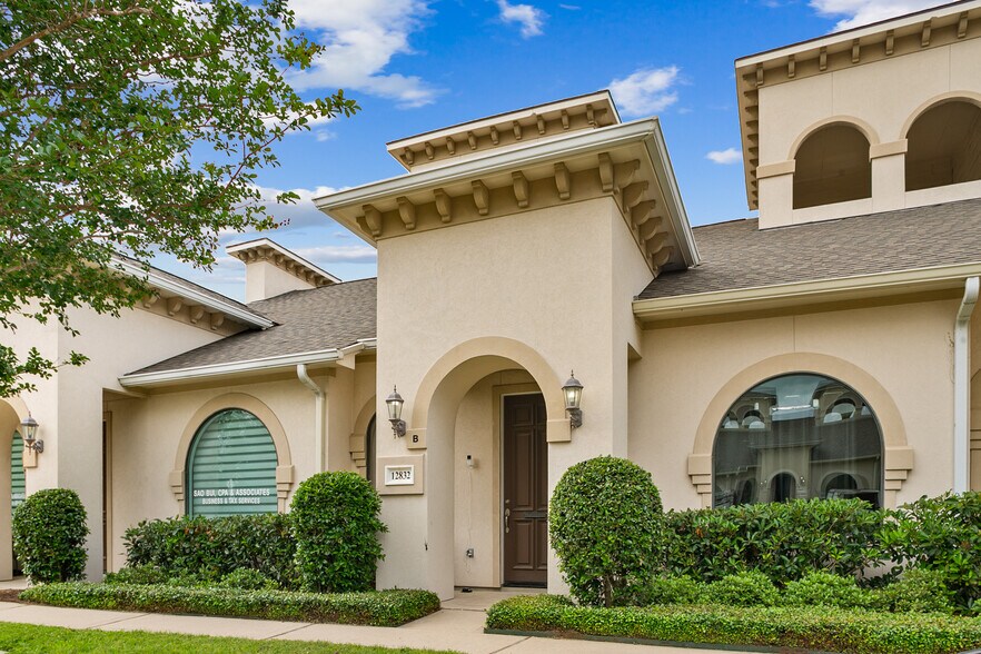12832 Willow Centre Dr, Houston, TX à vendre - Photo de l’immeuble – Image 2 sur 10
