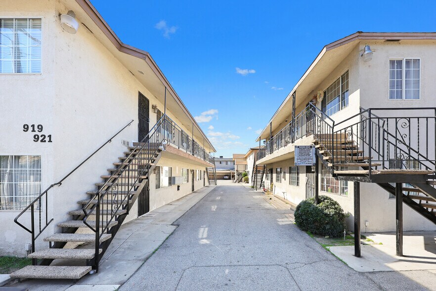 919-921 Carob Way, Montebello, CA à vendre - Photo de l’immeuble – Image 3 sur 22
