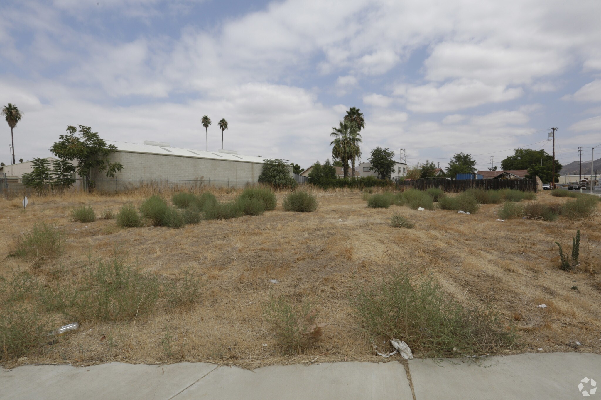 1168 Stacy Ct, Riverside, CA à vendre Photo de l’immeuble– Image 1 sur 5