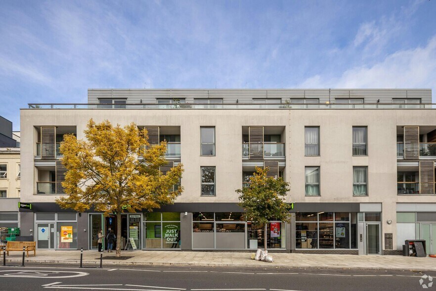 86 Chalk Farm Rd, Londres à louer - Photo de l’immeuble – Image 2 sur 2