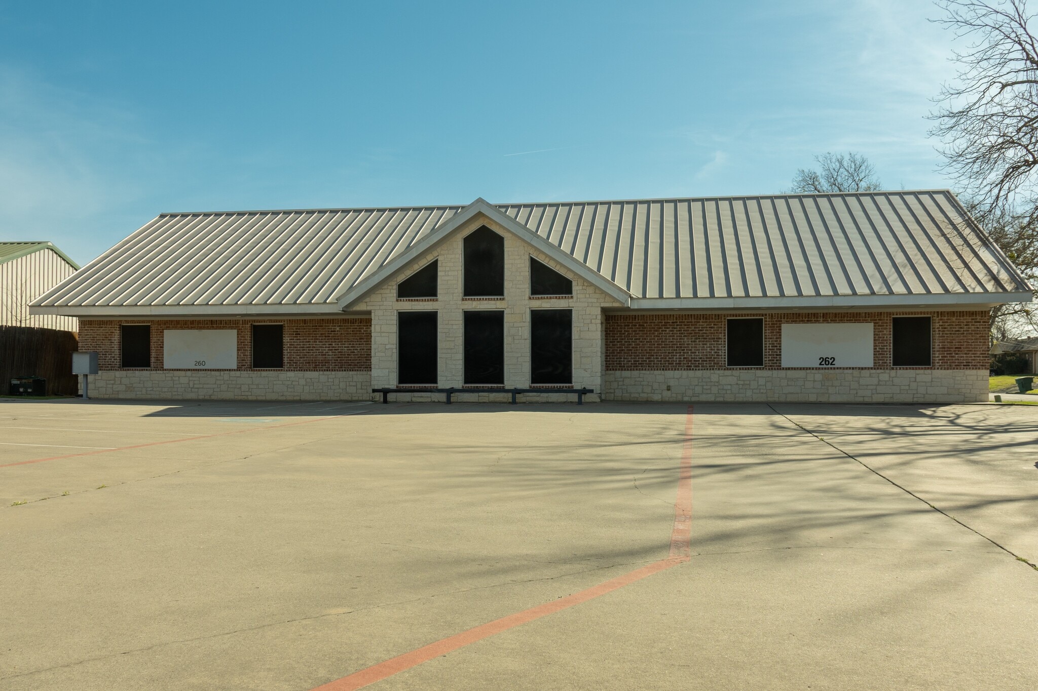 200 E Evergreen St, Sherman, TX à louer Photo de l’immeuble– Image 1 sur 3