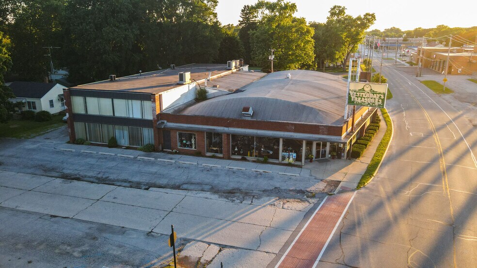 700 Broadway Ave, Chesterton, IN à vendre - Photo de l’immeuble – Image 2 sur 11