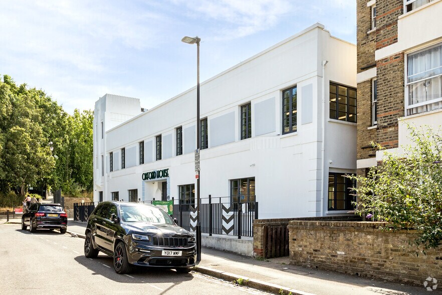 49A Oxford Rd, Londres à vendre - Photo principale – Image 1 sur 14
