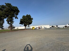 700 E Continental Ave, Tulare, CA à louer Photo intérieure– Image 2 sur 8