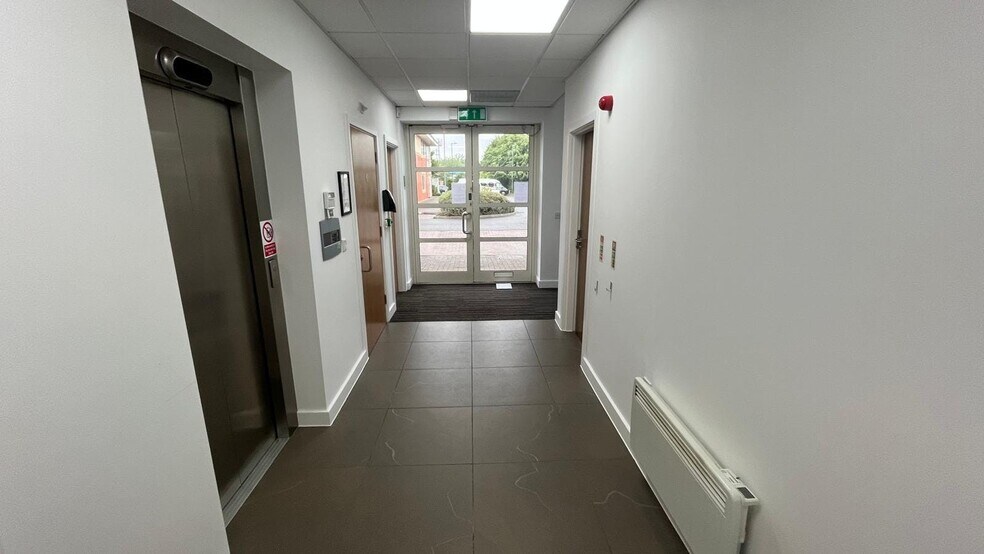 Athena Ct, Warwick à louer - Photo de l’immeuble – Image 3 sur 13