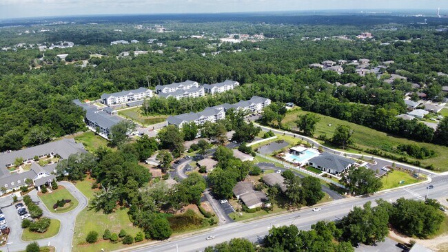 Plus de détails pour 8619 N Davis Hwy, Pensacola, FL - Logement à vendre