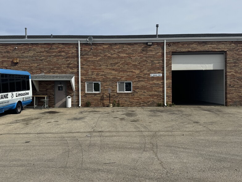 10S123 Normantown Rd, Naperville, IL à louer - Photo de l’immeuble – Image 2 sur 22