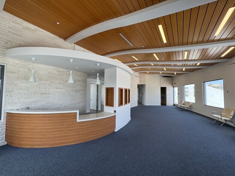 495 N Old Newport Blvd, Newport Beach, CA à louer - Photo de l’immeuble – Image 3 sur 11