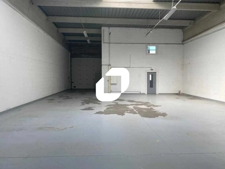 Local d’activités dans SAINT-OUEN-L'AUMONE à louer - Photo de l’immeuble – Image 2 sur 26