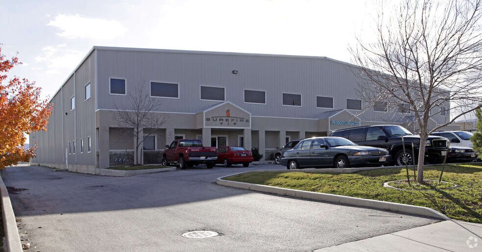 5647 Wells Park Rd, West Jordan, UT à louer - Photo de l’immeuble – Image 2 sur 6