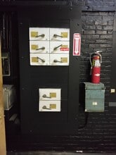 141 S Main St, Beacon Falls, CT à louer Photo intérieure– Image 2 sur 5