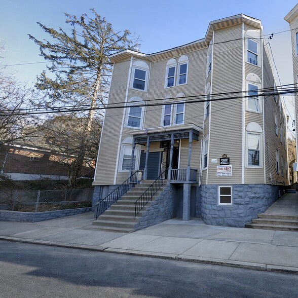 296 Woodworth Ave, Yonkers, NY à vendre - Photo de l’immeuble – Image 2 sur 2