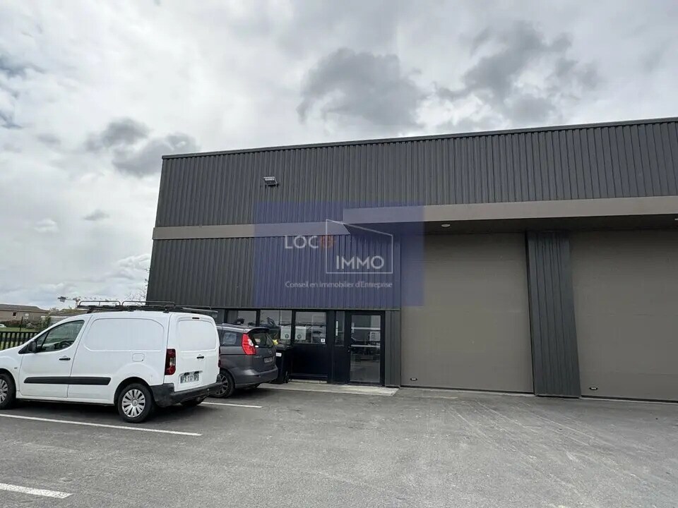 Local d’activités dans Artigues-près-Bordeaux à louer Photo de l’immeuble– Image 1 sur 7