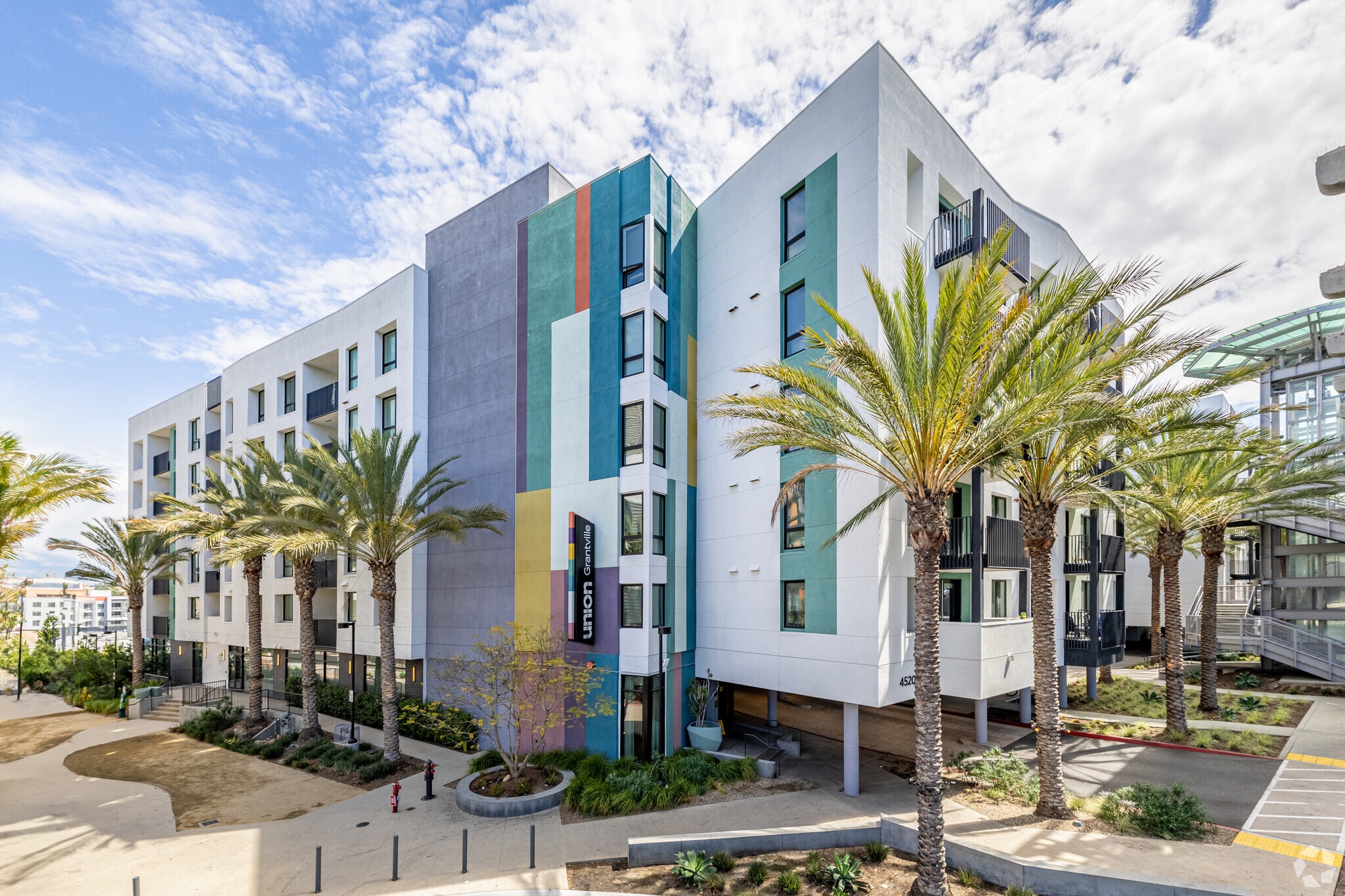 4520 Alvarado Canyon Rd, San Diego, CA à louer Photo principale– Image 1 sur 31