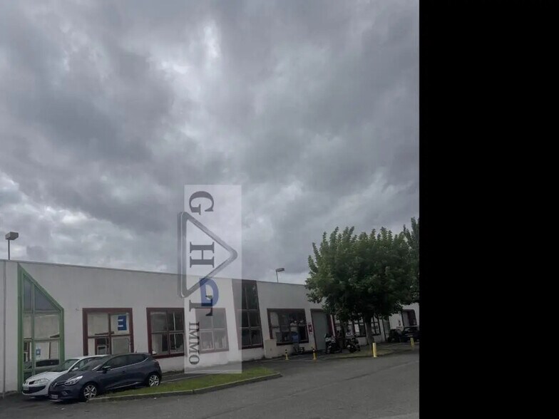 Local commercial dans Ivry-sur-Seine à louer - Photo de l’immeuble – Image 1 sur 6