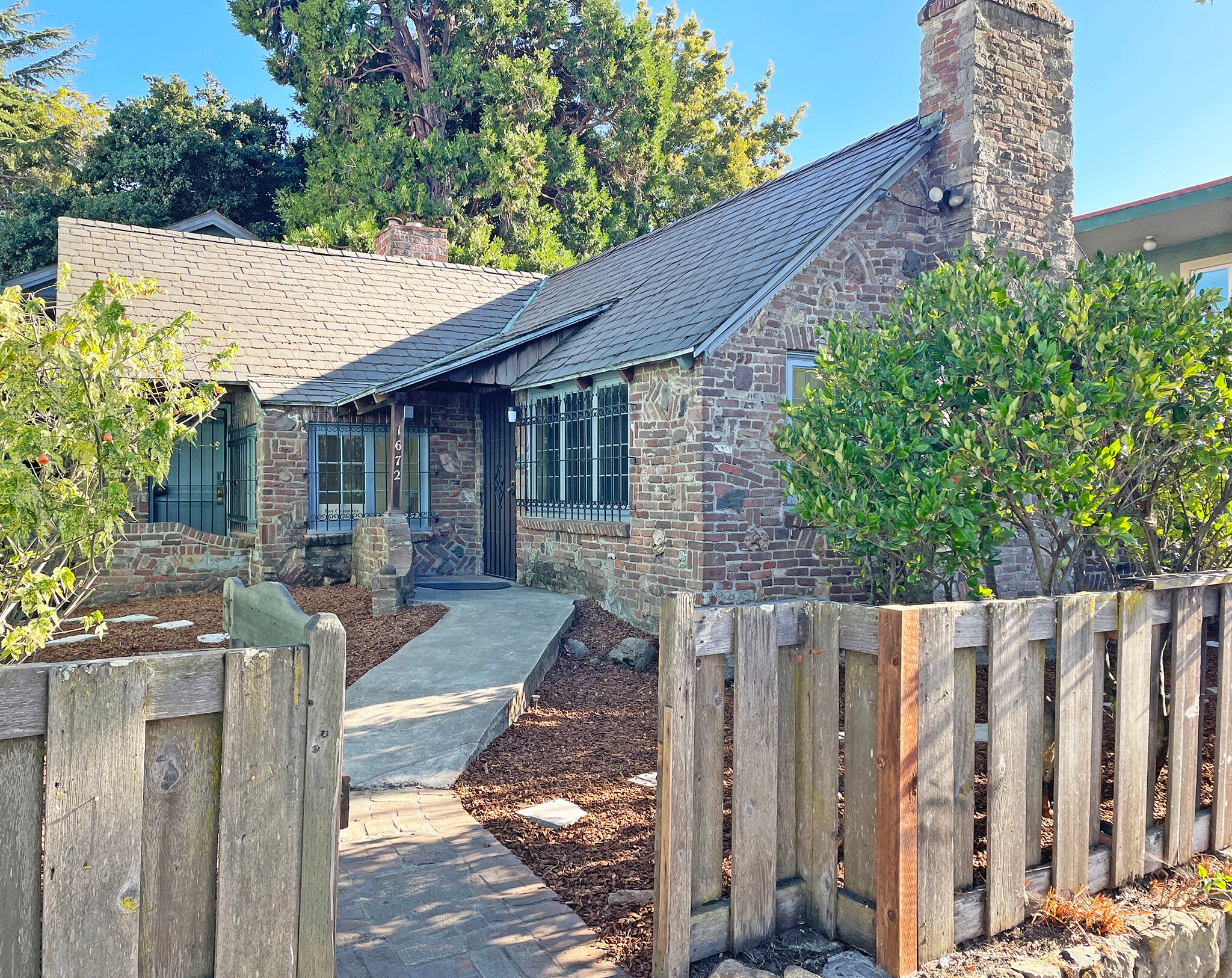 1672-1676 University Ave, Berkeley, CA à vendre Photo de l’immeuble– Image 1 sur 9