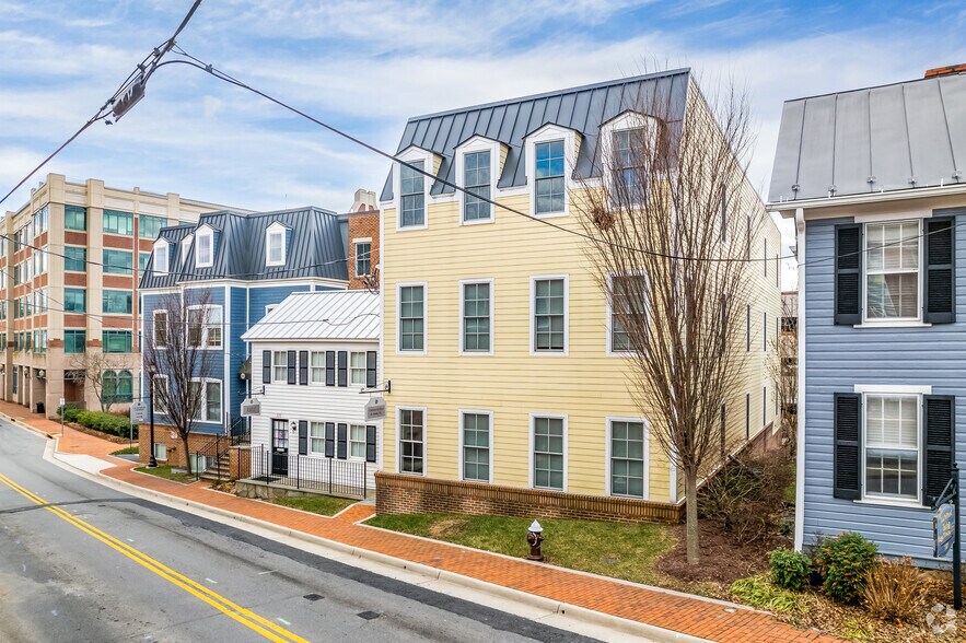 111-113 E Market St, Leesburg, VA à louer - Photo de l’immeuble – Image 2 sur 4