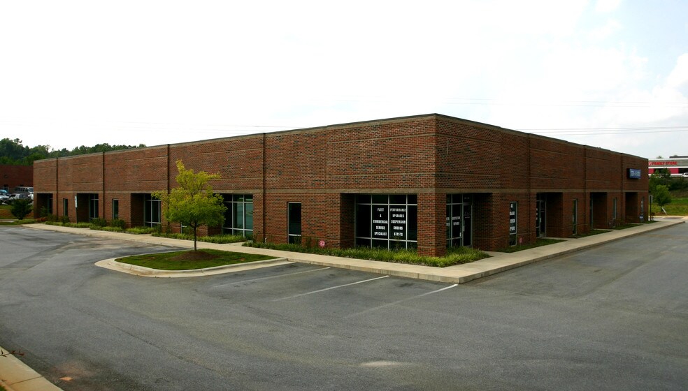 201 Tryon Rd, Raleigh, NC à louer - Photo de l’immeuble – Image 2 sur 4