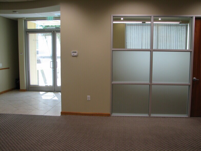9650 Research Dr, Irvine, CA à louer - Photo de l’immeuble – Image 3 sur 9