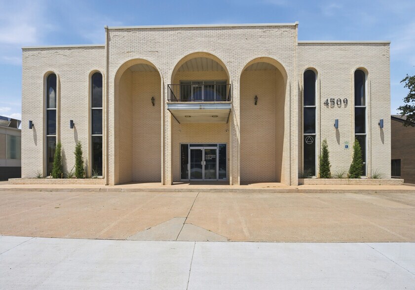 4509 N Classen Blvd, Oklahoma City, OK à vendre - Photo de l’immeuble – Image 1 sur 15