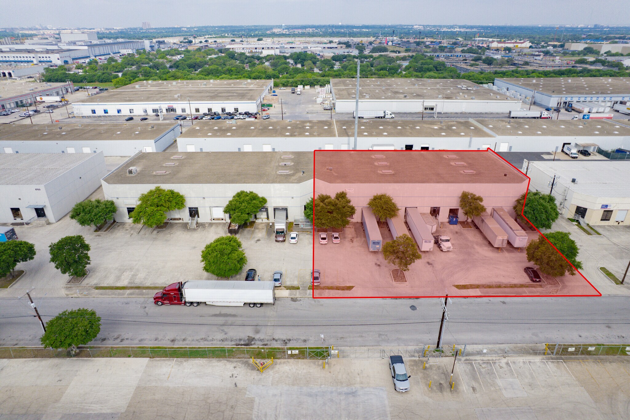 5813 Distribution, San Antonio, TX à louer Photo de l’immeuble– Image 1 sur 12