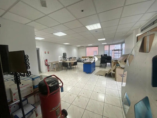 Plus de détails pour Bureau, Local commercial à louer