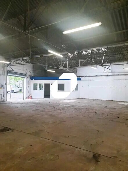 Local d’activités dans Villejuif à louer - Photo de l’immeuble – Image 3 sur 8