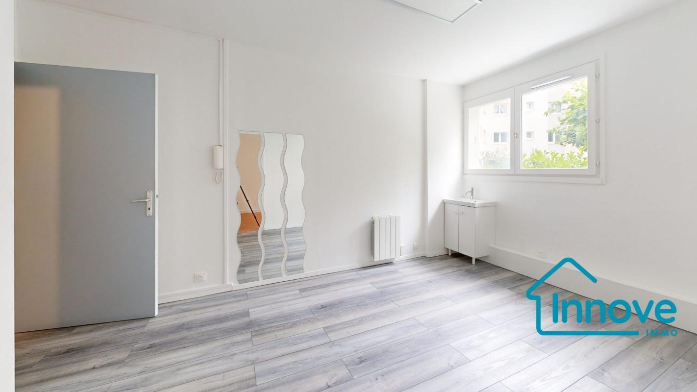 Local d'activités dans Montigny-le-Bretonneux à vendre Photo intérieure– Image 1 sur 11