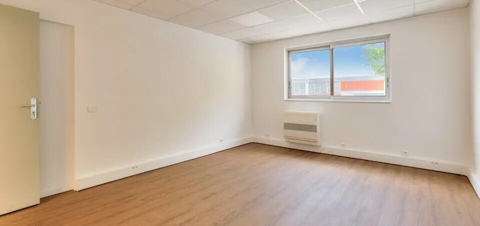 Local d’activités dans SAINT-OUEN-L'AUMONE à louer - Photo de l’immeuble – Image 3 sur 6