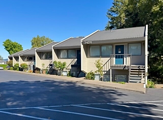 7440 SW Hunziker Rd, Tigard, OR à vendre Photo de l’immeuble– Image 1 sur 10
